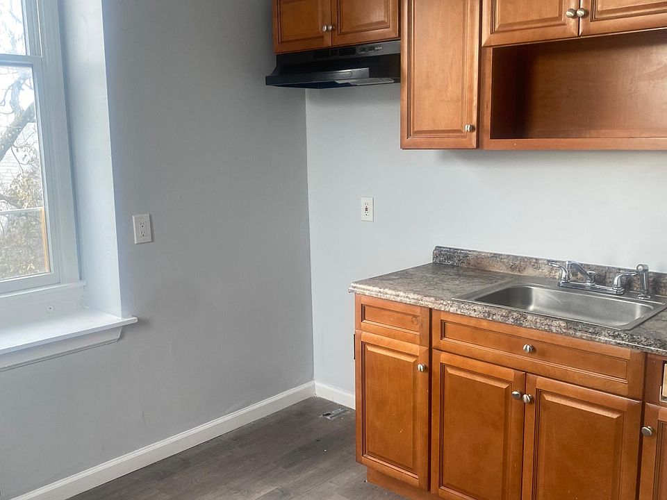 2nd image of 635 Grove St Floor 2