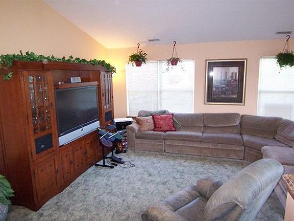 4th image of 1555 Auburn Ln