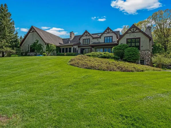 W330N247 Kettle Moraine DRIVE, Delafield, WI 53018