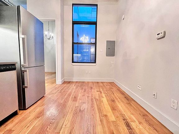 3rd image of 374 Kosciuszko St APT 2B