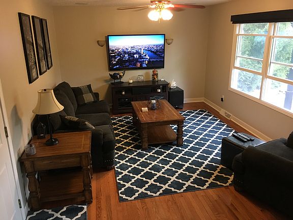 3rd image of 40 White Cedar Dr