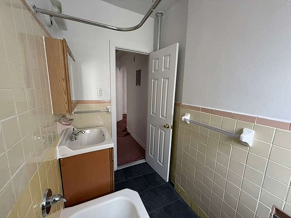 5th image of 2285 Bathgate Ave APT 2C