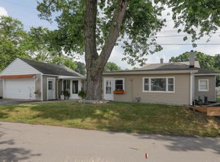 8415 W Long Lake Dr, Kalamazoo, MI 49048