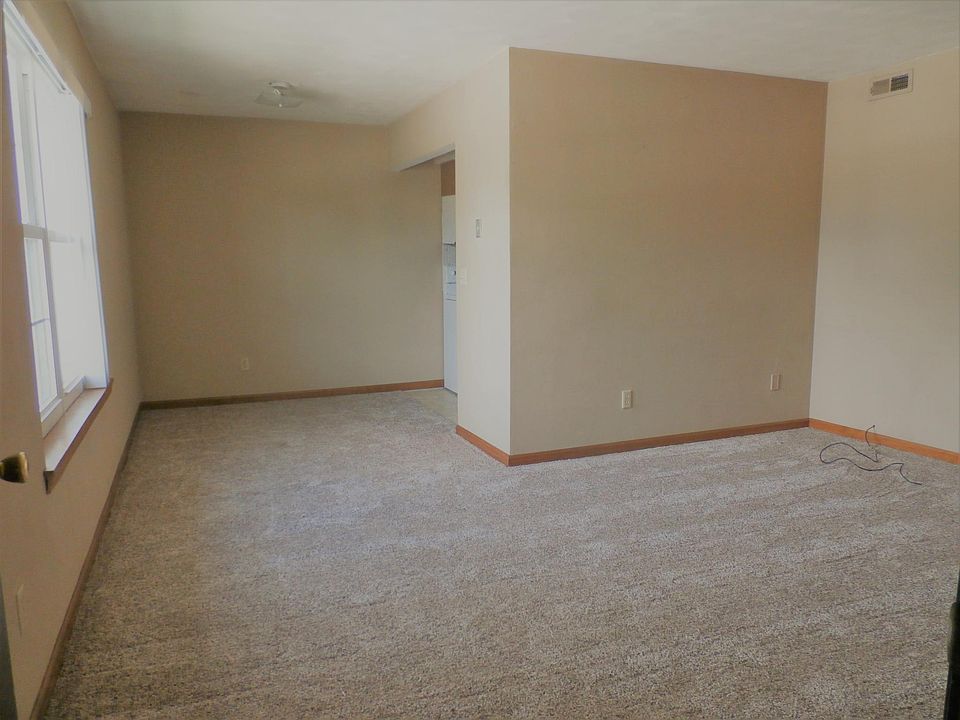1st image of 4 Sunset Dr APT 4