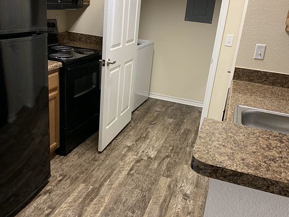 5th image of 5506 W Chestnut Ave #2B-2Ba-926Sqft