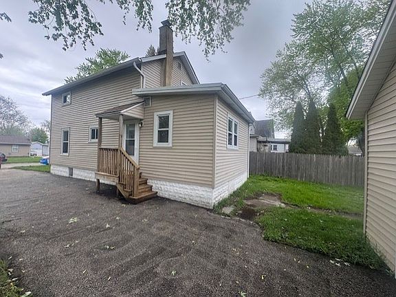 3rd image of 838 Spruce St