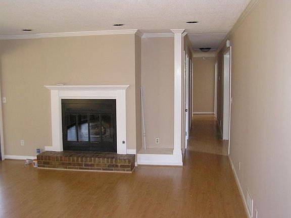 4th image of 3401 Brookhill Cir