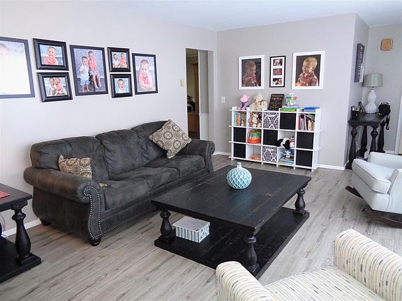 3rd image of 3201 E Chesterfield Ln