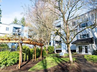 8720 SW Tualatin Rd APT 206, Tualatin, OR 97062