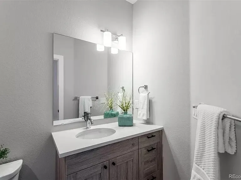 1733 Irving St — Photo 16