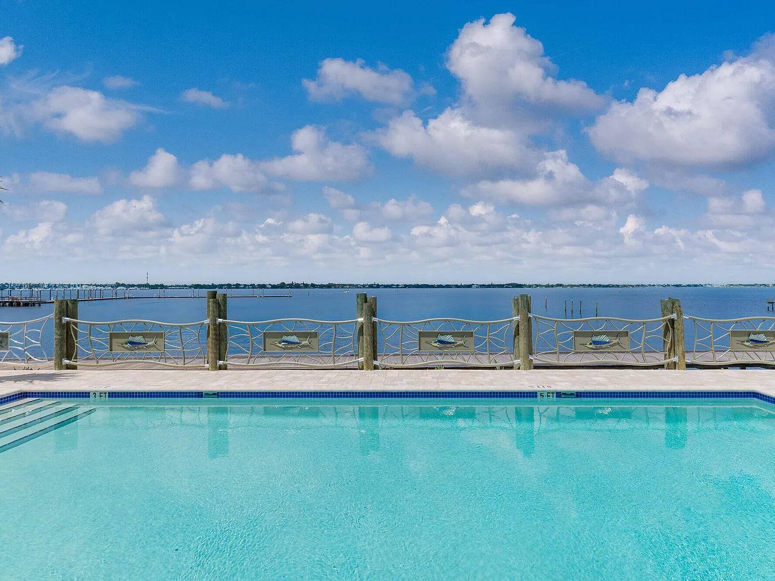 1 bed, 1.5 bath, 909 sqft, $4,900 — Photo 2