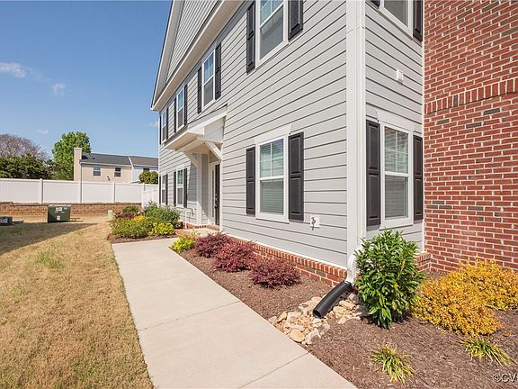 3rd image of 8180 Carriage Homes Dr