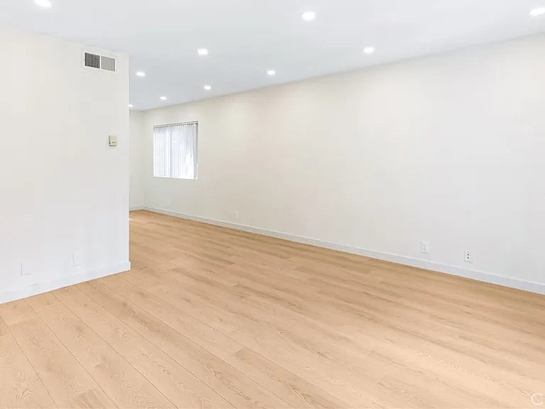 333 Riverdale Dr #17 — Photo 4