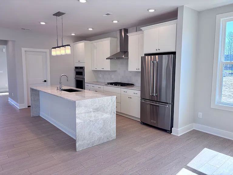 1353 Hurston Ln — Photo 15