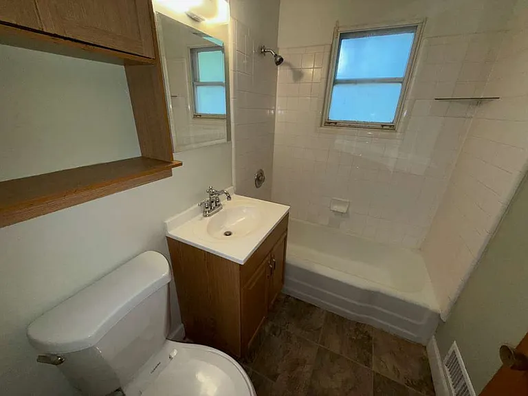 361 N 300 W #5 — Photo 4