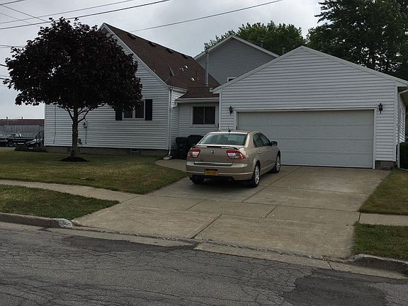2nd image of 215 Gould Ave