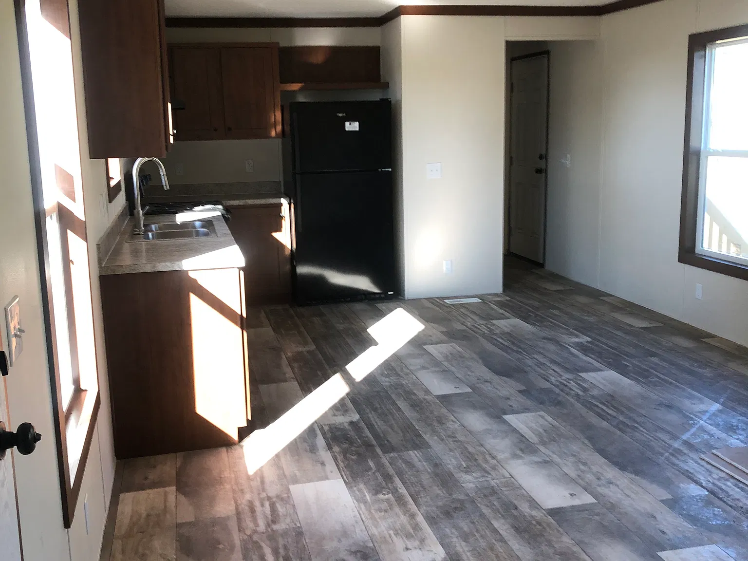 3 bed, 900 sqft, $900 — Photo 2
