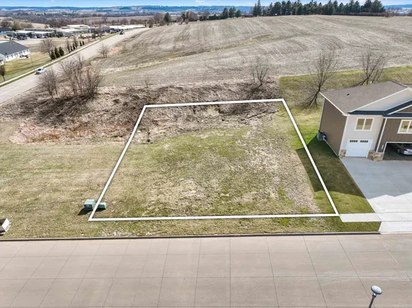 2135 Jo Ann Dr, Asbury, IA 52002