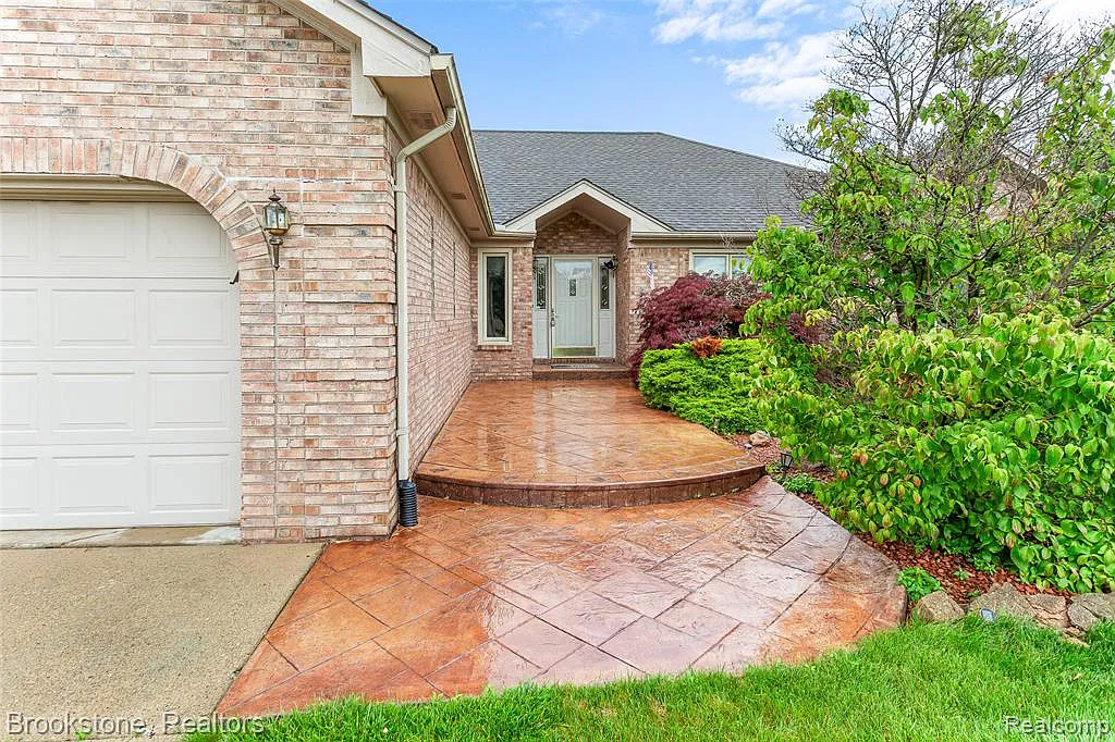 3 bed, 2.5 bath, 4052 sqft, $2,875 — Photo 2