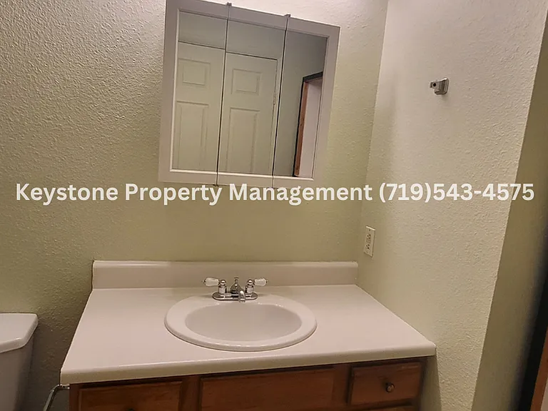 420 W 10th St #3 — Photo 8