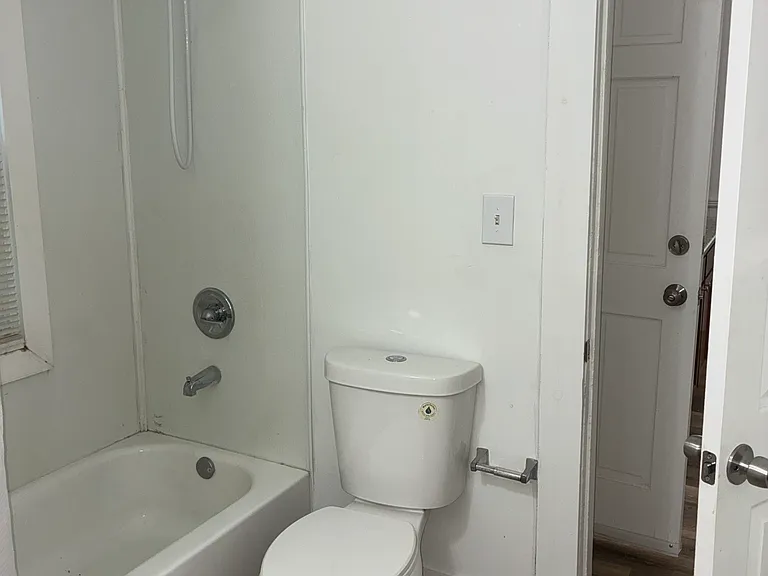 8218 Korman Ave #UP — Photo 17