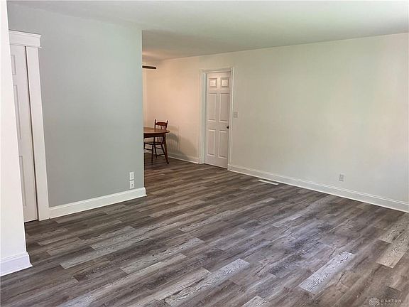 4th image of 171 Belair Cir