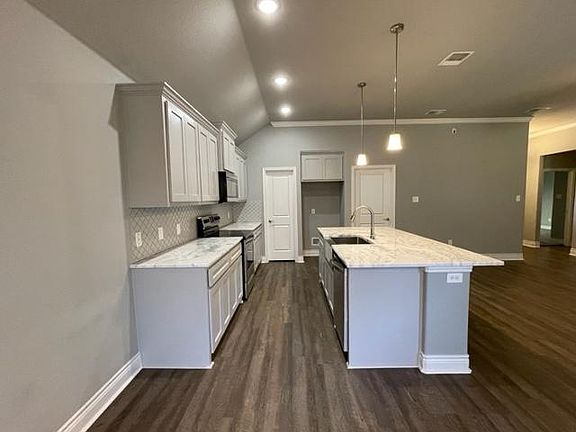 4th image of 108 Apache Dr