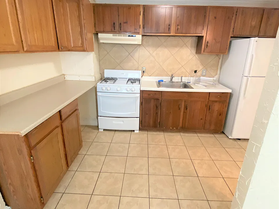 18 Brook Rd #2-R