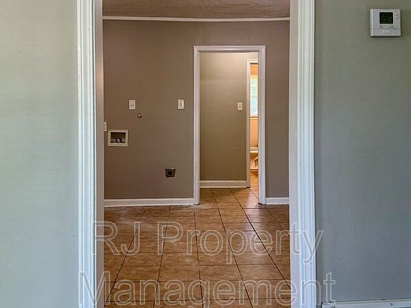 5th image of 3437 Farmville Ave