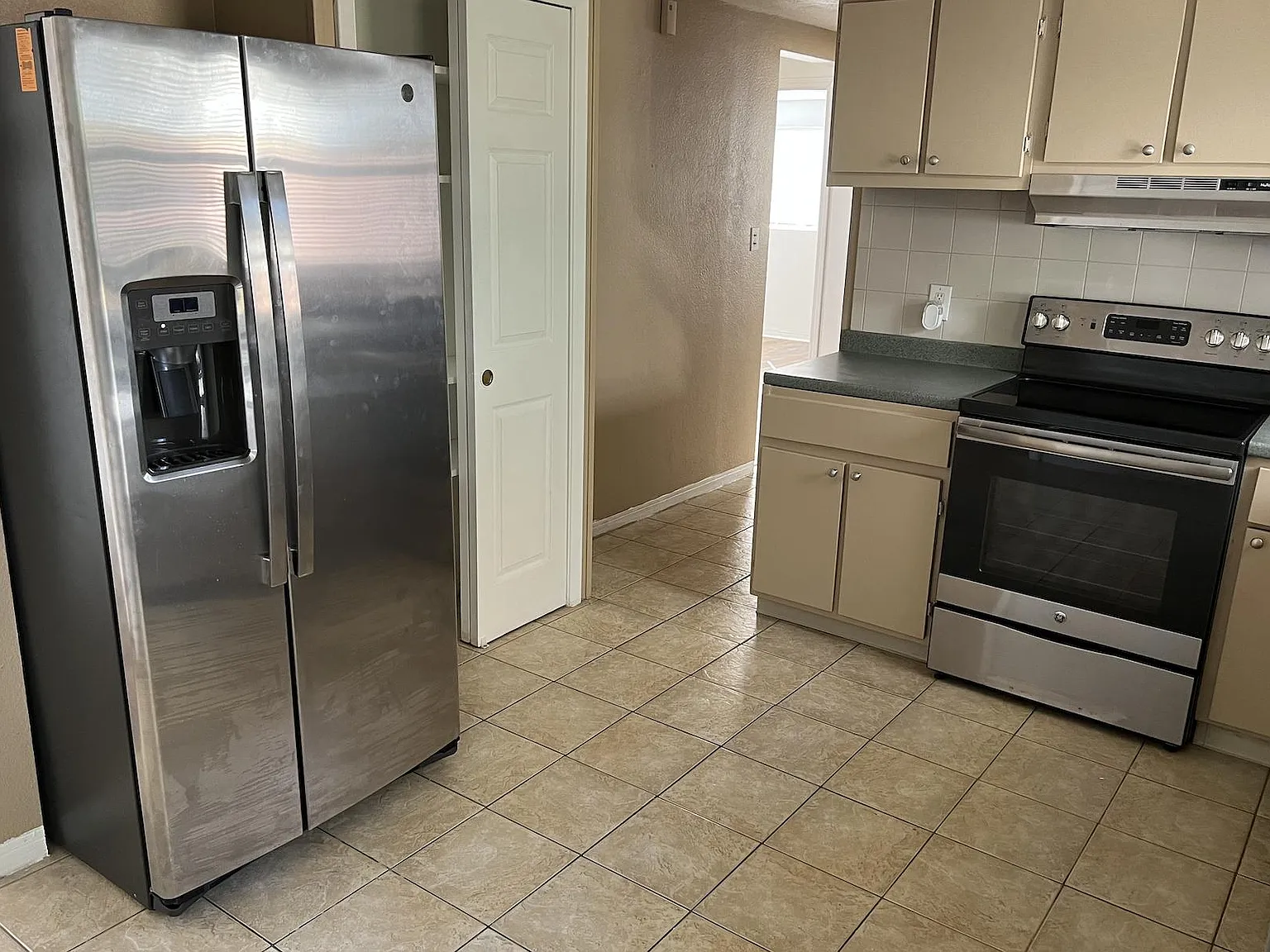 2 bed, 895 sqft, $1,700 — Photo 3