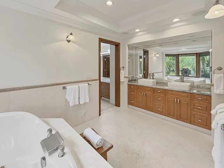 221 Portlock Rd — Photo 26
