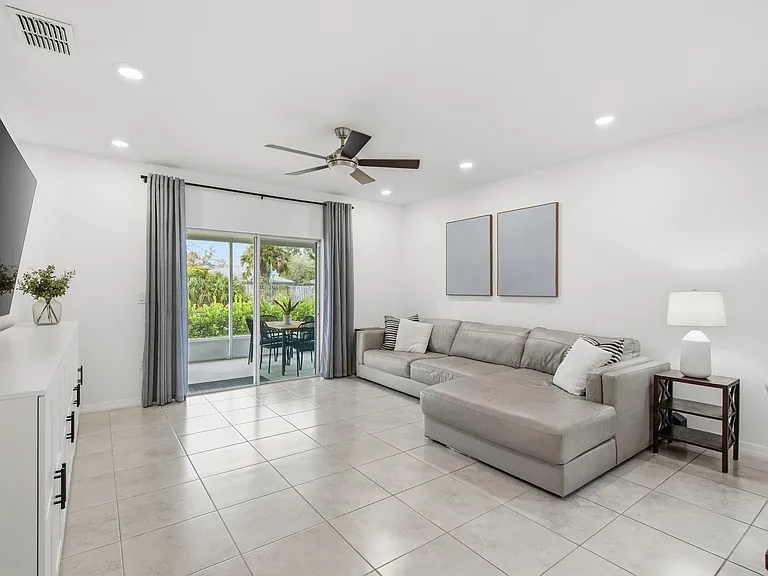 2220 SE Lucaya St — Photo 12