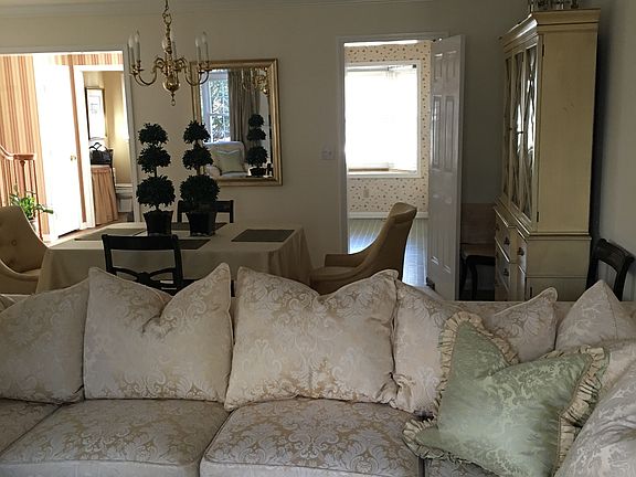 4th image of Winterberry Cir