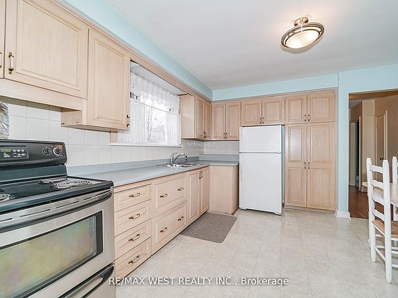 4th image of 32 Deevale Rd
