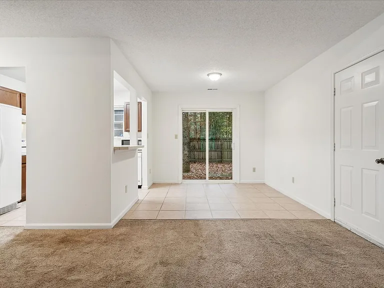 215 Old Bridge Ct — Photo 8