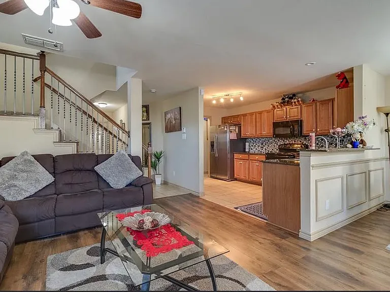 3900 Fernando Dr #3900 — Photo 3