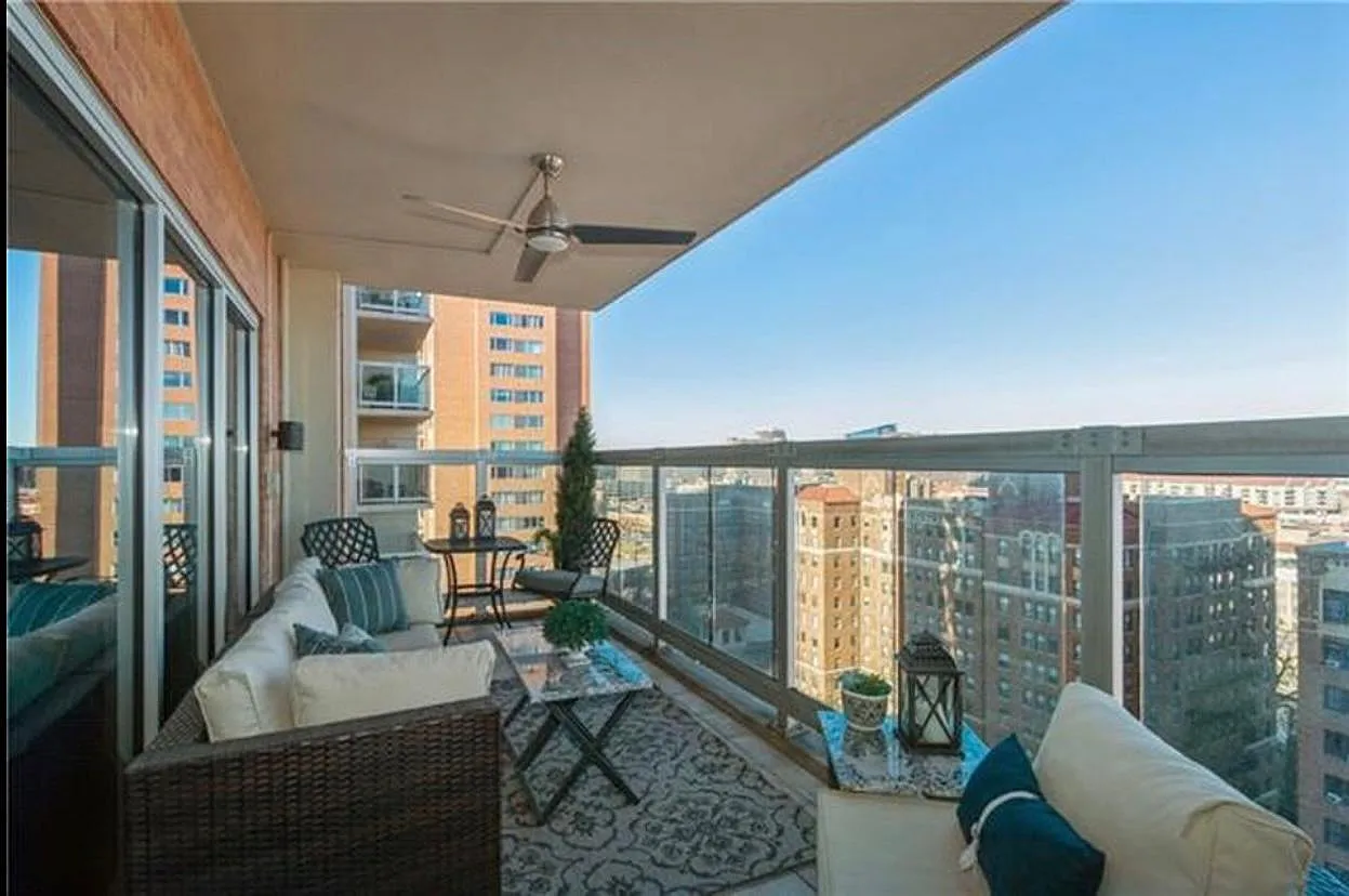 2 bed, 1196 sqft, $2,950 — Photo 4