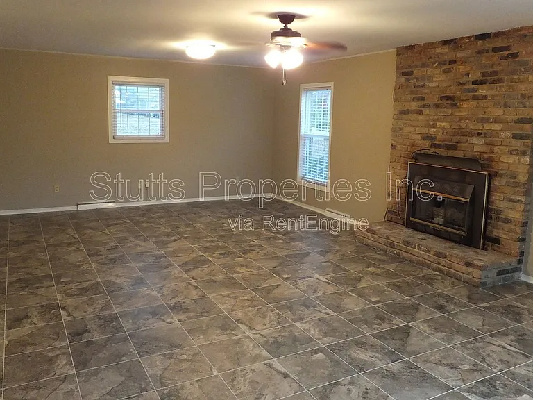 1918 Hermitage Dr — Photo 9