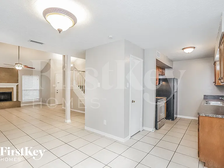 3127 Village Woods Dr — Photo 6
