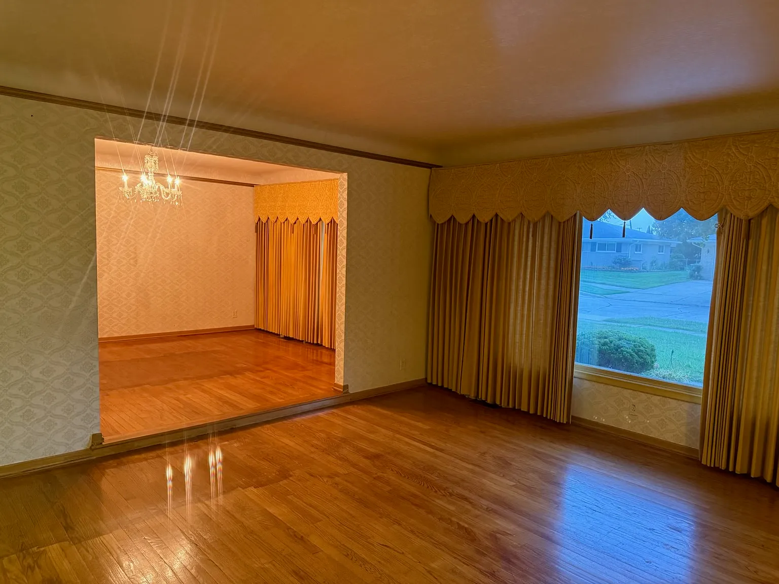 3 bed, 4130 sqft, $2,500 — Photo 3