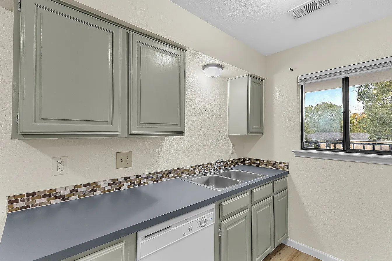 Trinity Apartments — Photo 1