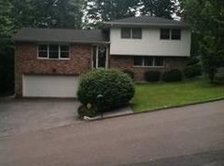 113 Woodland Dr, Peckville, PA 18452