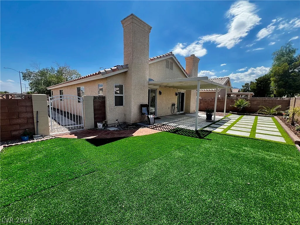 3 bed, 2.0 bath, 1565 sqft, $2,200 — Photo 3