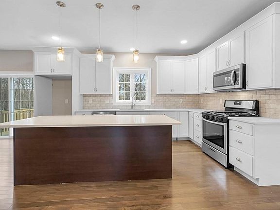 4th image of 6 Saddleback Dr #144
