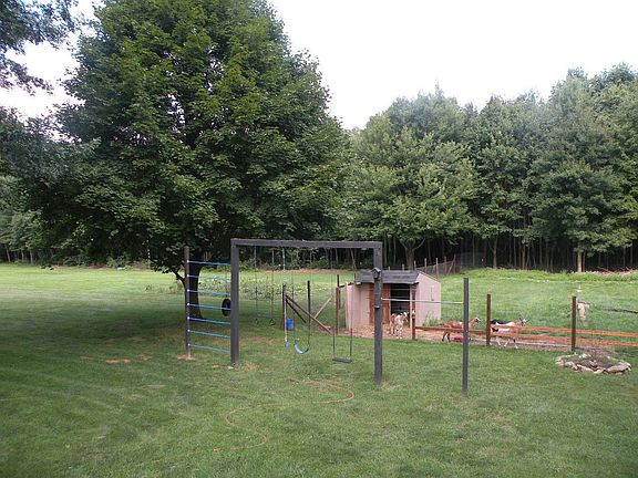 animal pen/fenced pasture