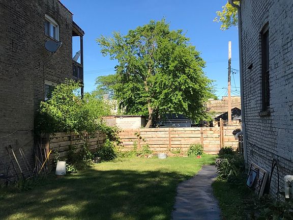 5th image of 1811 N Whipple St