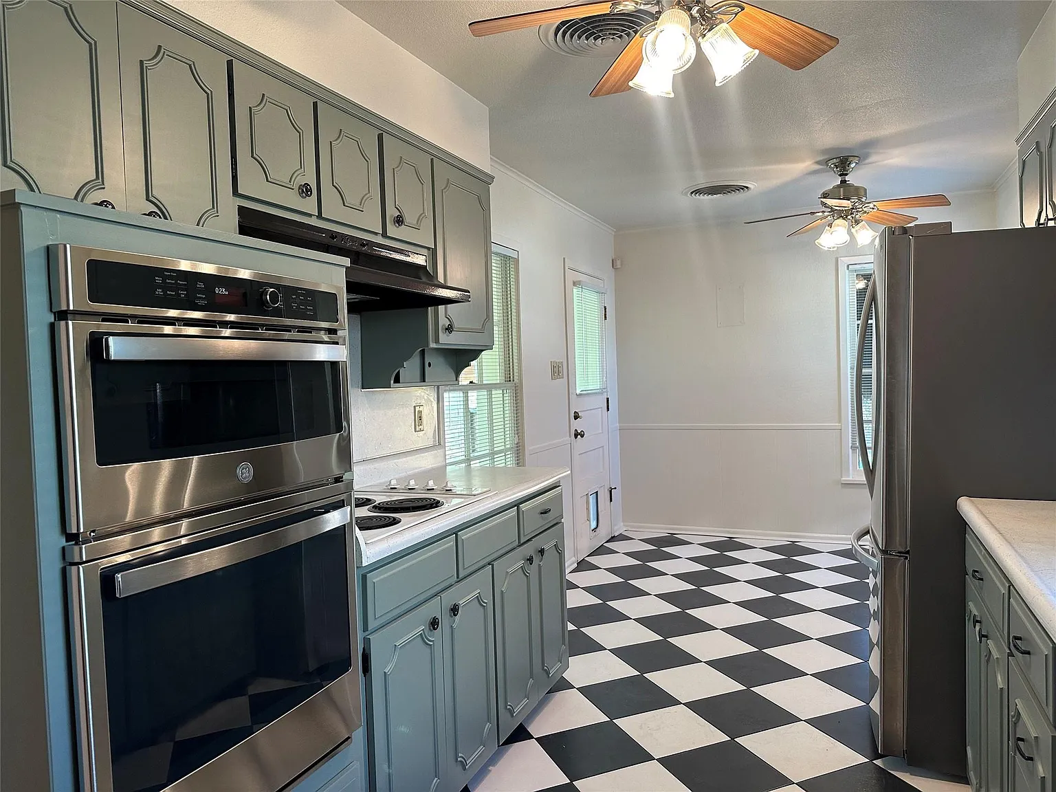 3 bed, 1664 sqft, $2,900 — Photo 3