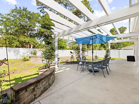 3rd image of 1007 Belle Dr.