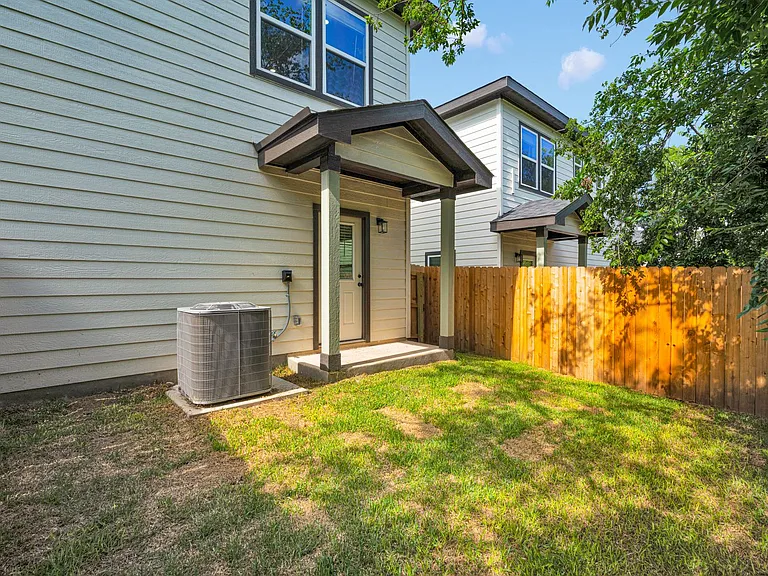 525 Dakota St — Photo 19