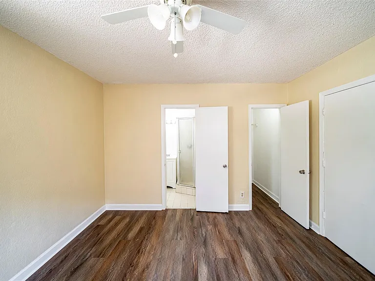 115 NE 4th St #3 — Photo 11
